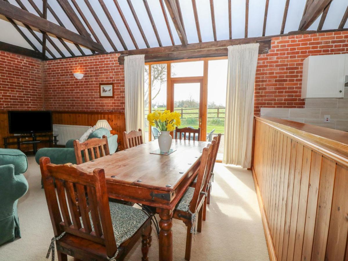 Villa Pear Tree Wood Norton Exterior foto
